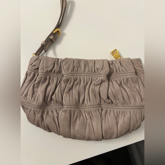 Prada clutch - Picture 4 of 11